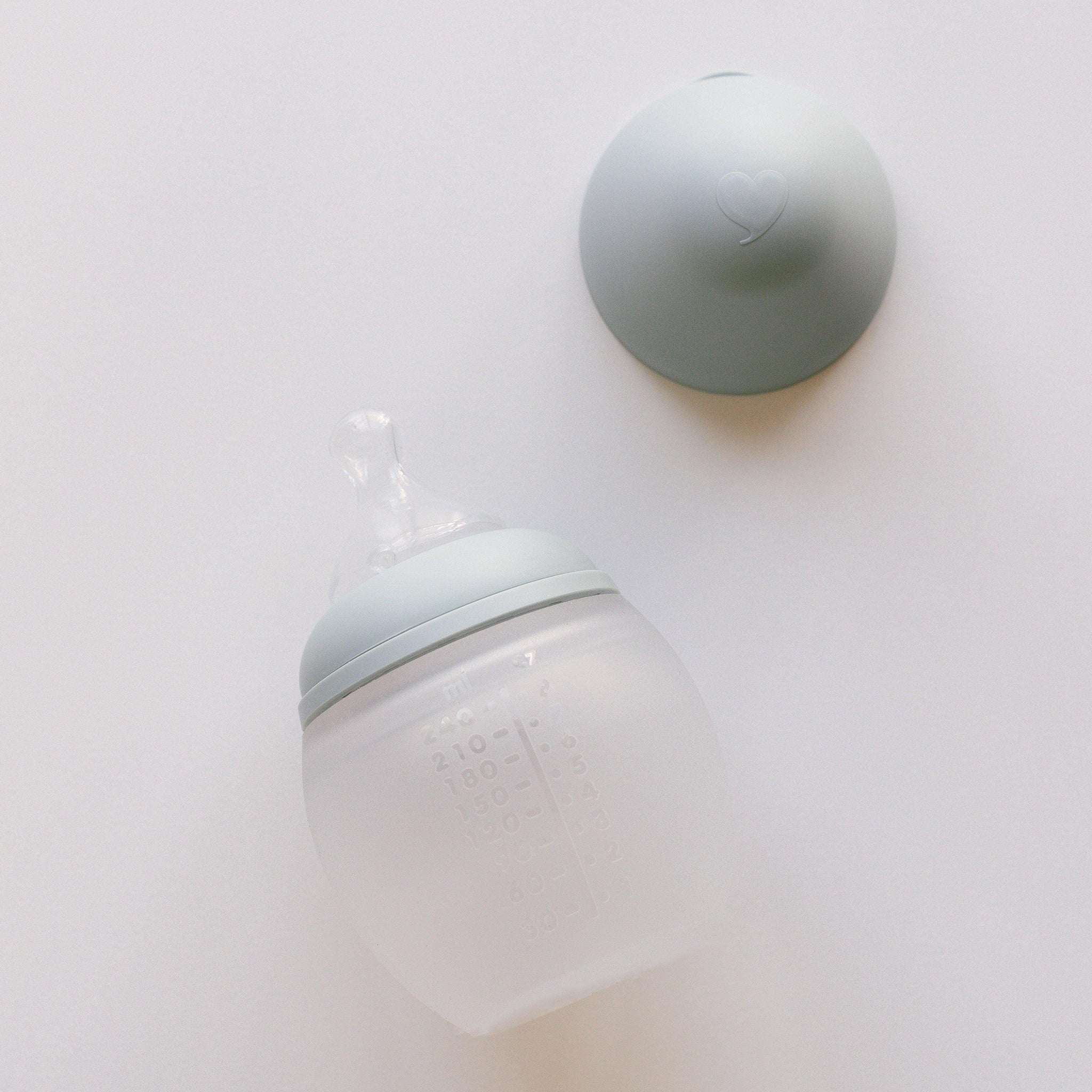 BibRond Élhée is made of pure silicone, of new generation medical quality, and doesn’t contain bisphenol A (BPA), bisphenol S (BPS) or any other substance likely to harm the health of babies.