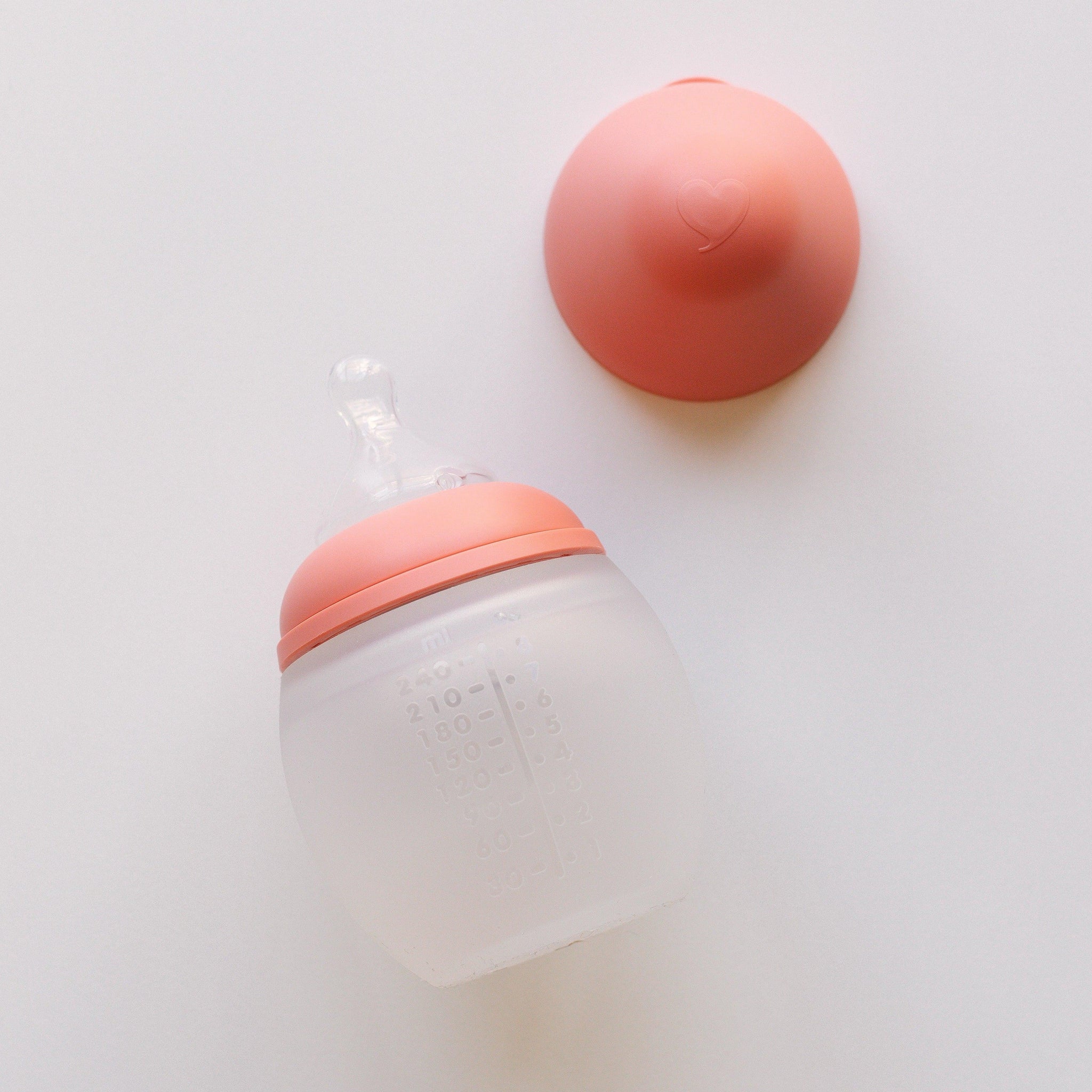 BibRond Élhée is made of pure silicone, of new generation medical quality, and doesn’t contain bisphenol A (BPA), bisphenol S (BPS) or any other substance likely to harm the health of babies.