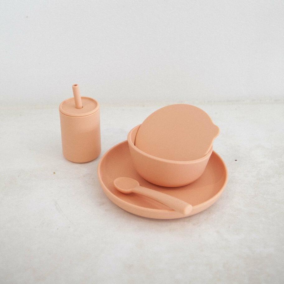 It's the perfect meal time set that every child needs. Both Dishwasher and Microwave safe, these dinner sets are convenient for the modern family. Available in a range of dreamy colours. Packaged in a beautiful beige box.